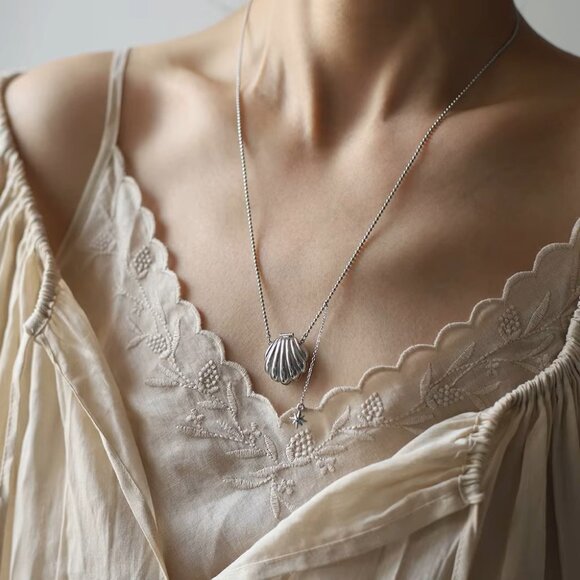 Silver Seashell Pearl Pendant Necklace Locket with Star Charm Ocean Jewelry Gift - Picture 2 of 4